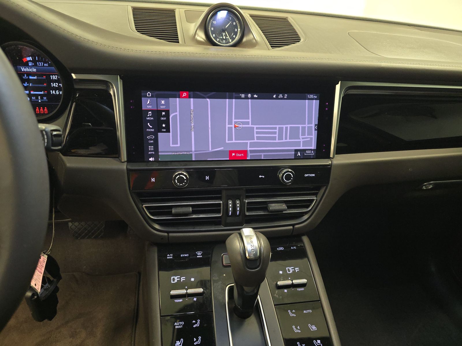 2022 Porsche Macan Base AWD