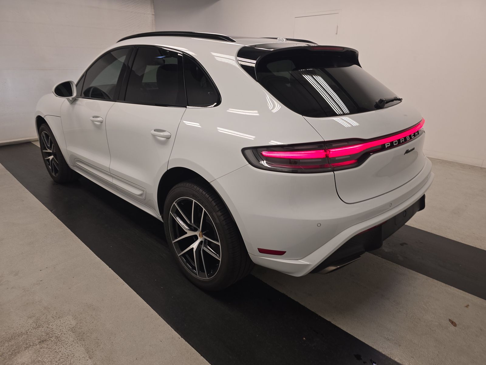 2022 Porsche Macan Base AWD
