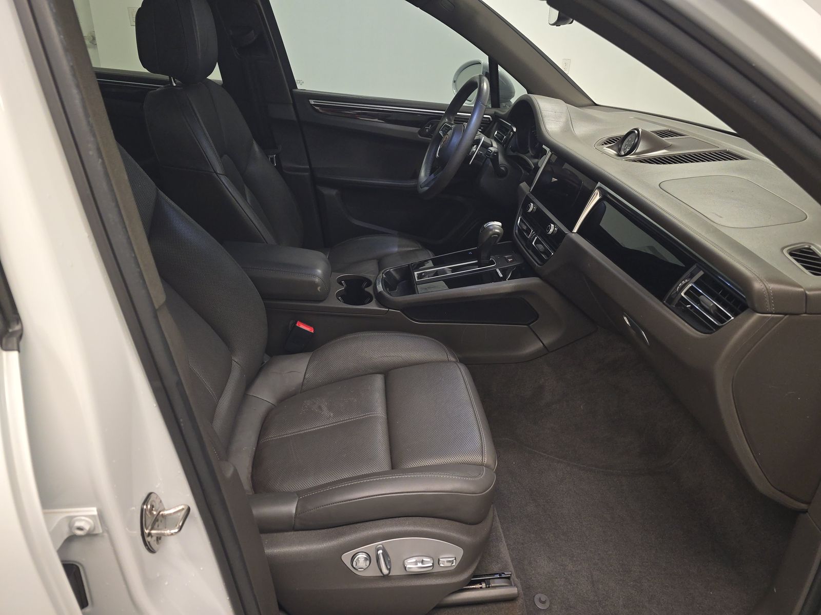 2022 Porsche Macan Base AWD