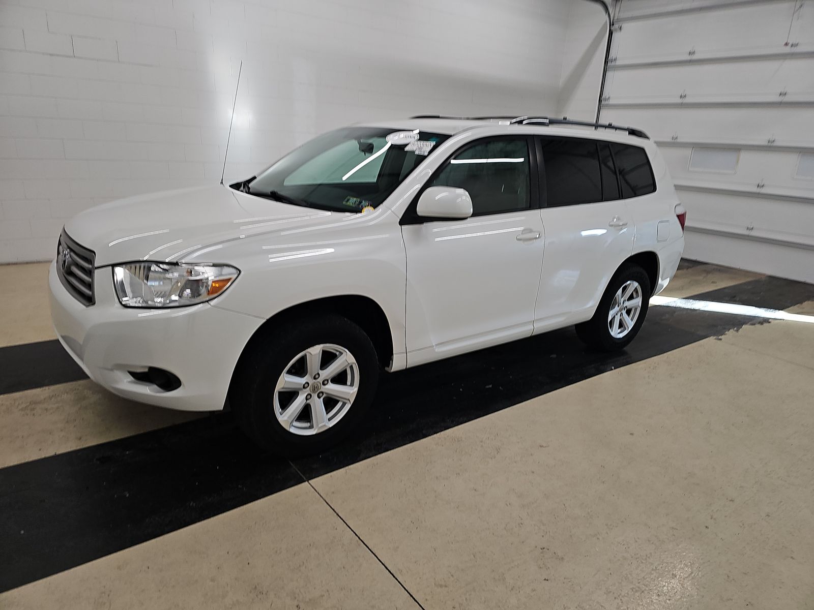 2010 Toyota Highlander Base's photo