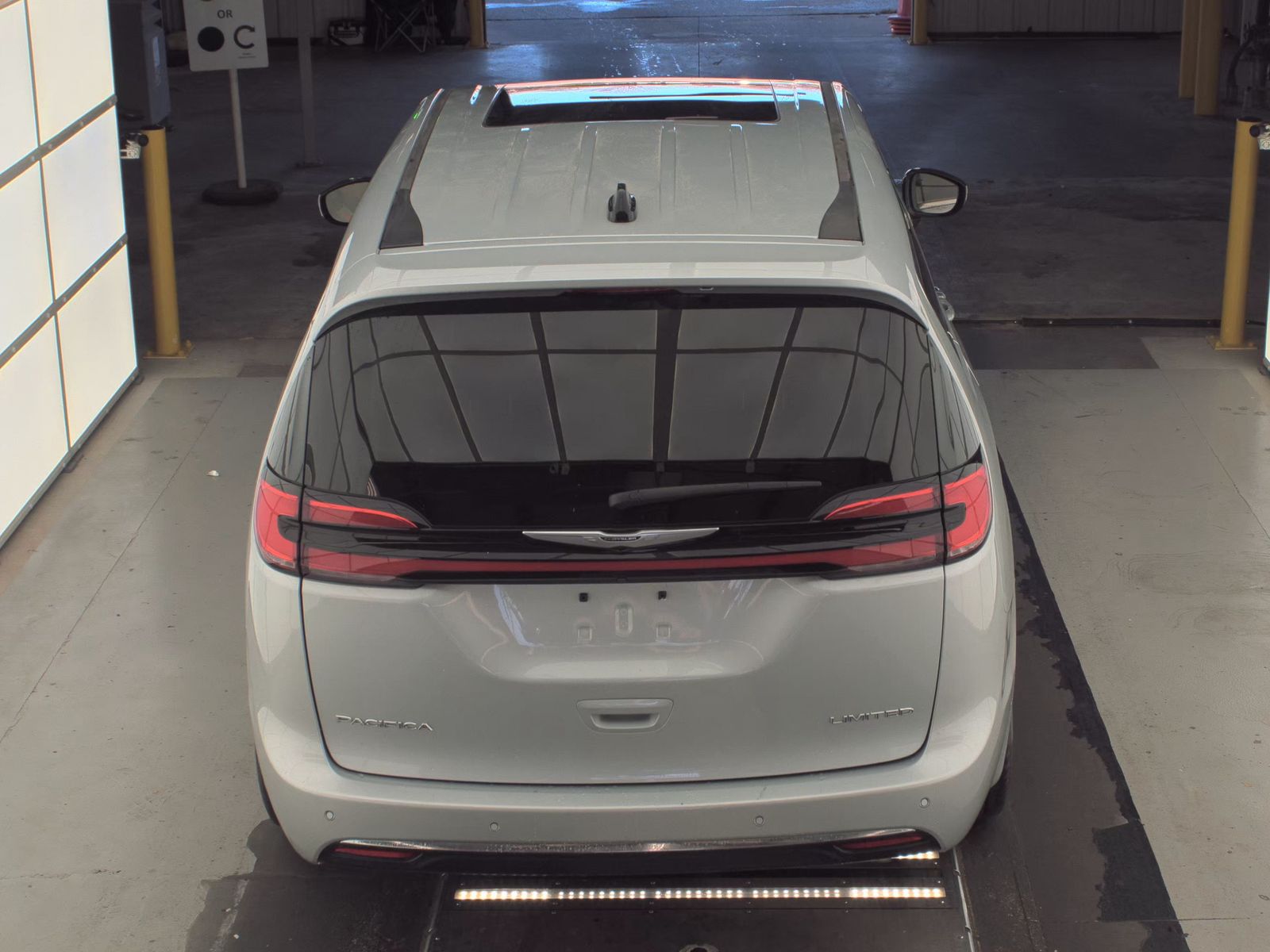 2024 Chrysler Pacifica Limited FWD