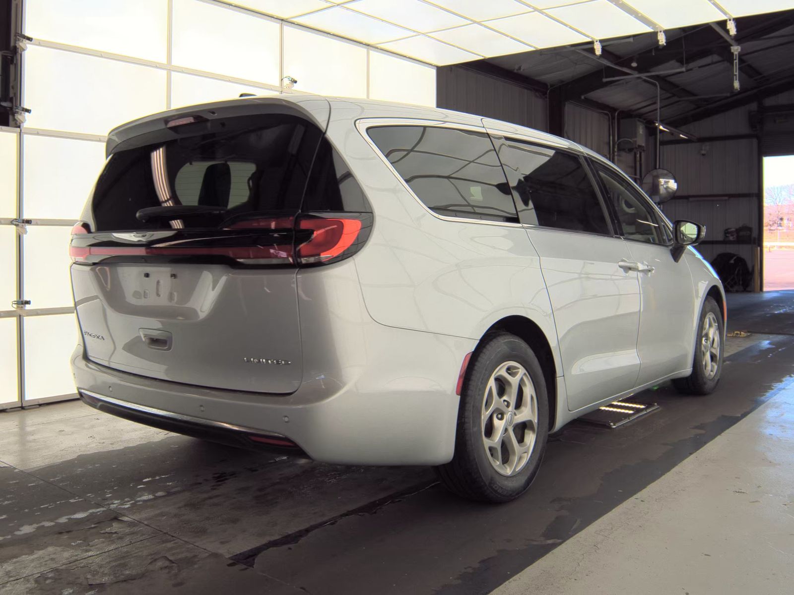 2024 Chrysler Pacifica Limited FWD