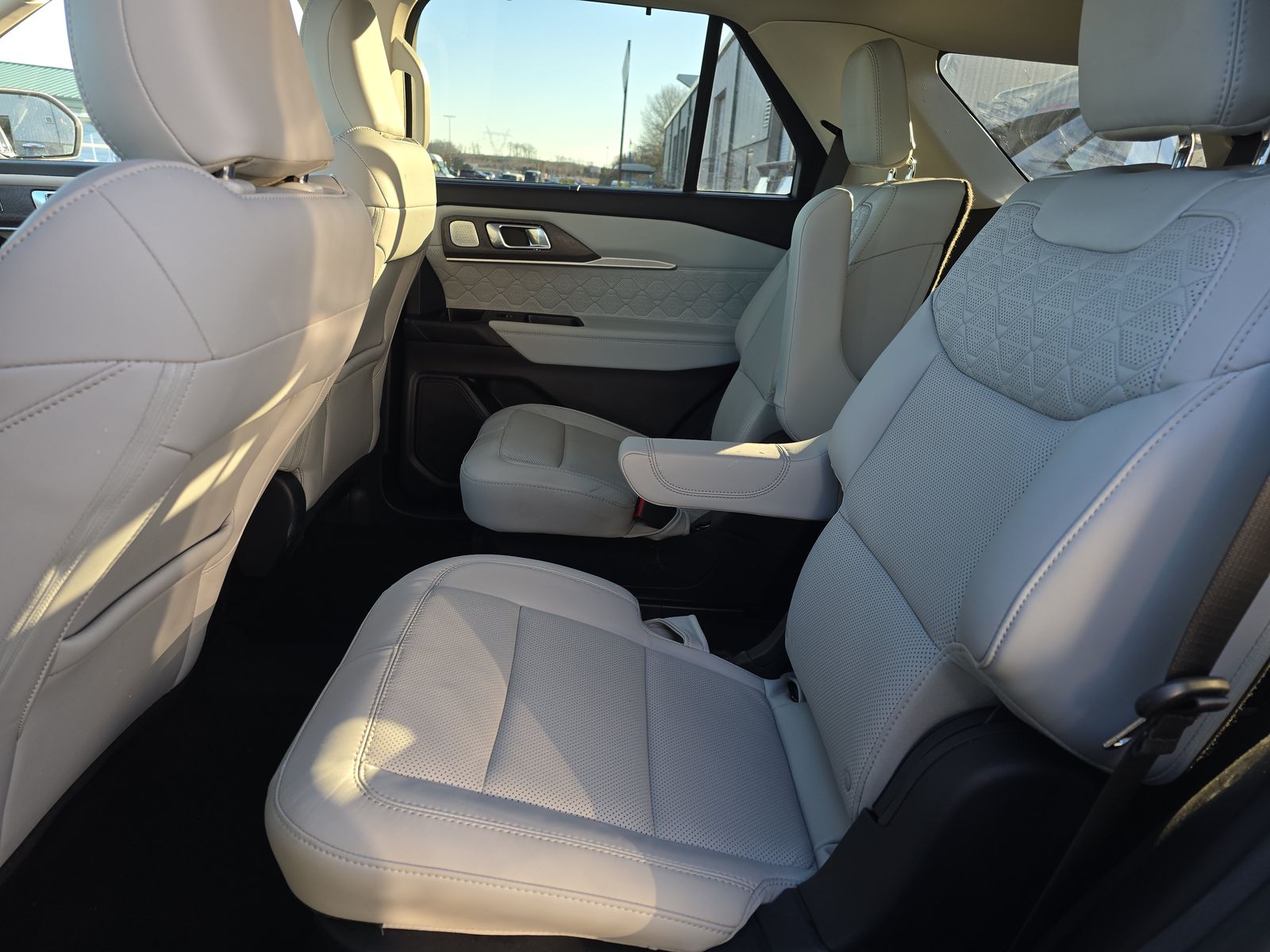 2025 Ford Explorer Platinum RWD