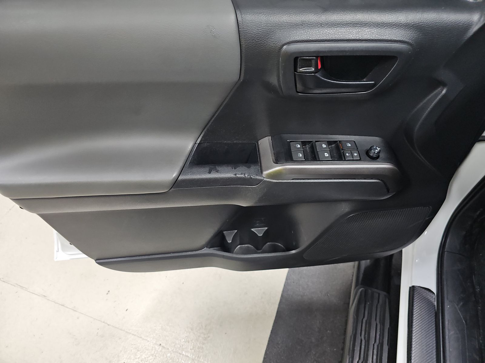 2023 Toyota Tacoma SR5 RWD