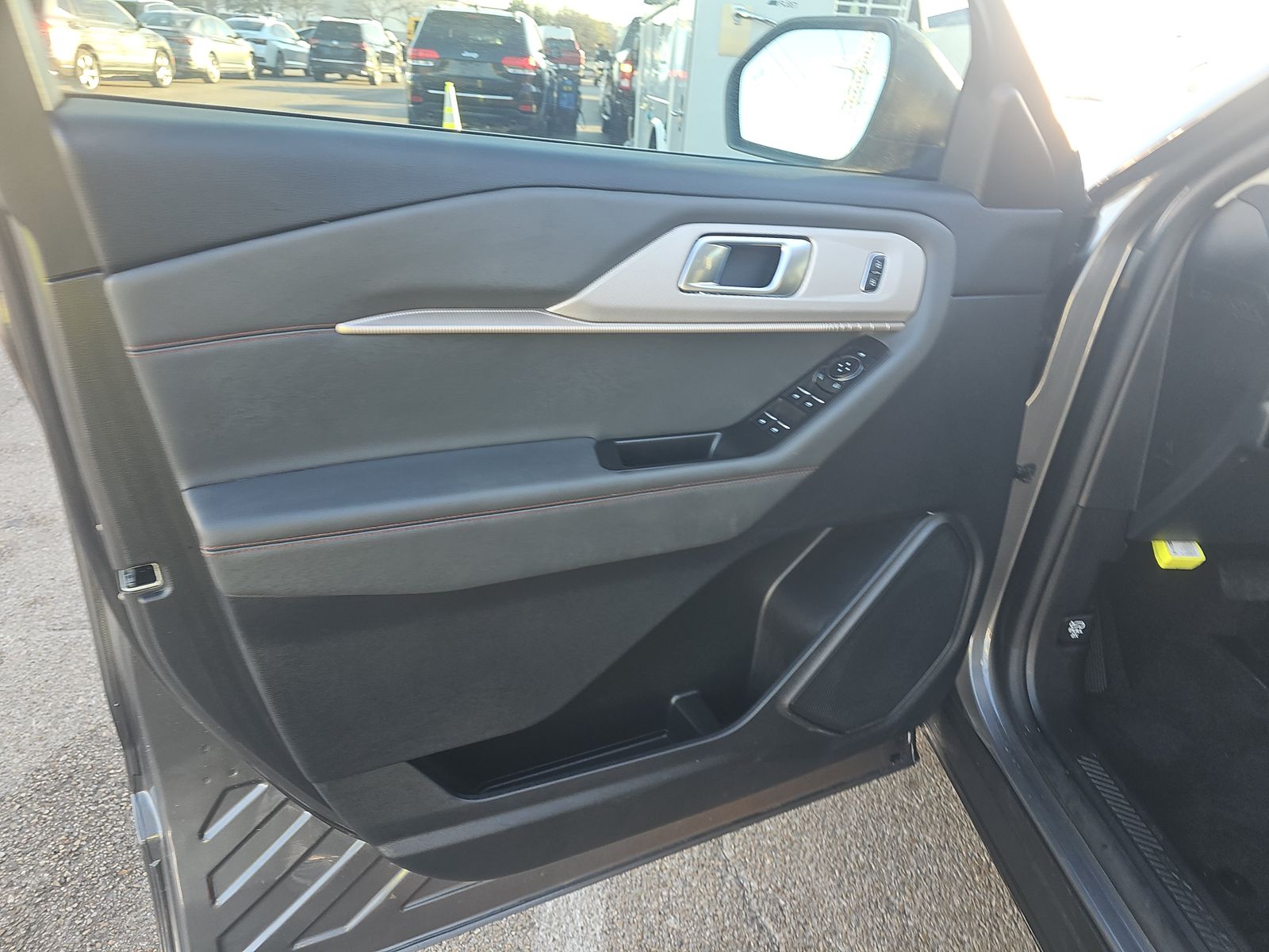 2025 Ford Explorer Active RWD