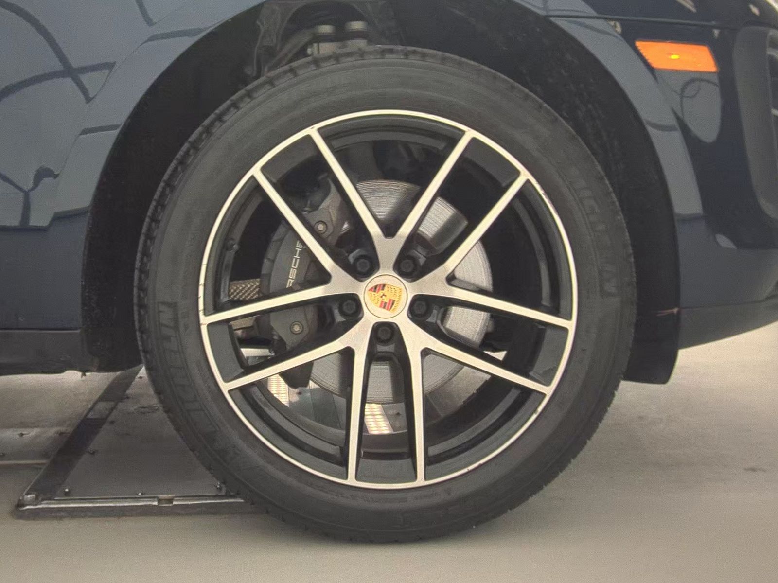 2023 Porsche Macan Base AWD