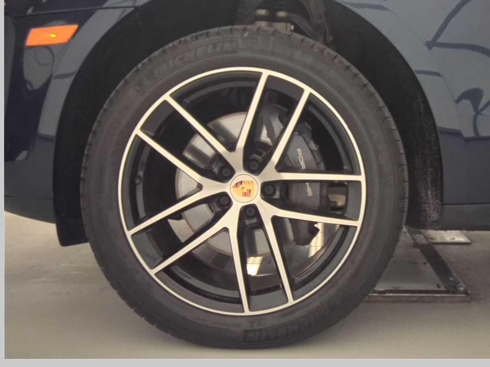 2023 Porsche Macan Base AWD