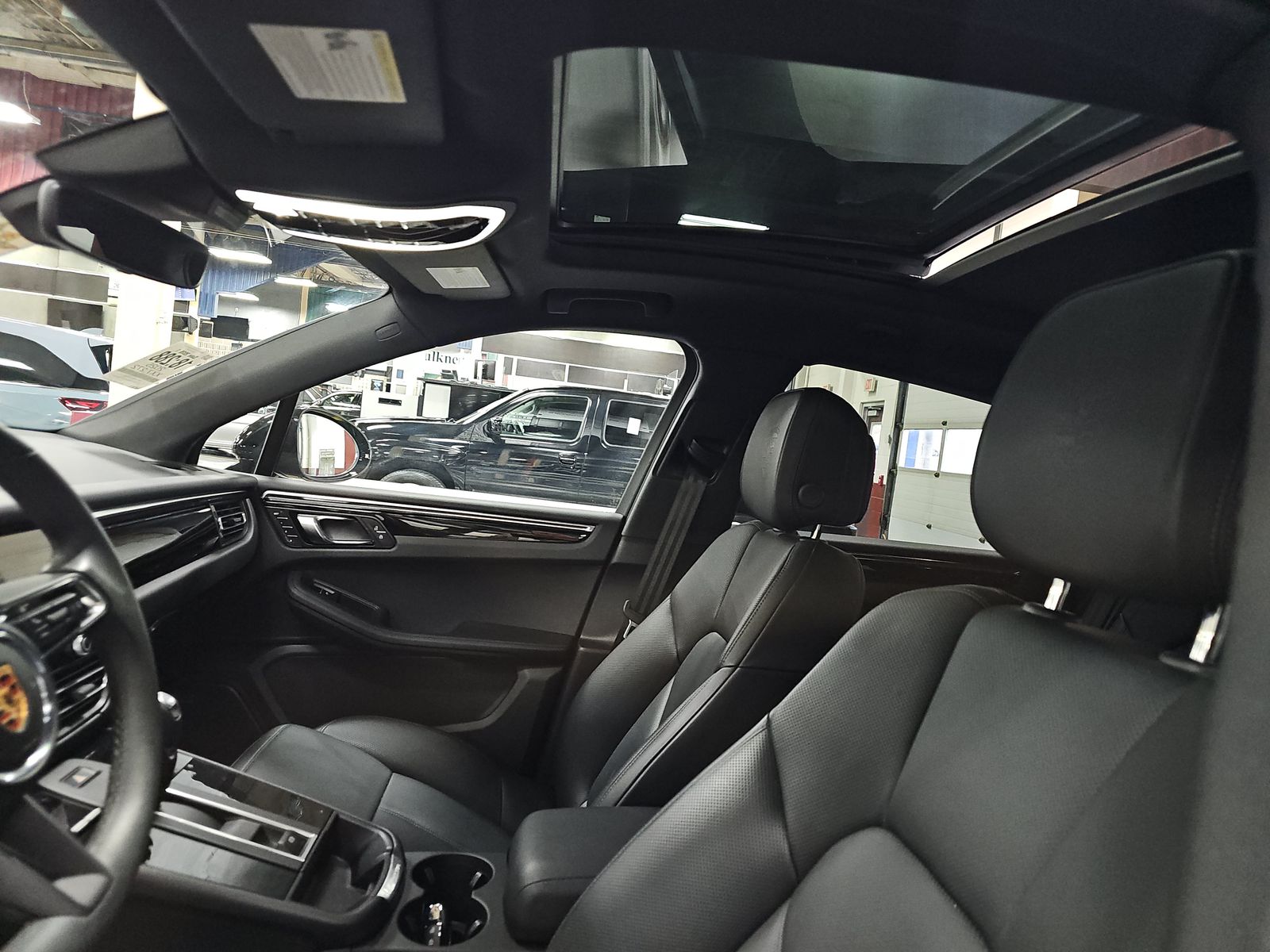 2025 Porsche Macan Base AWD