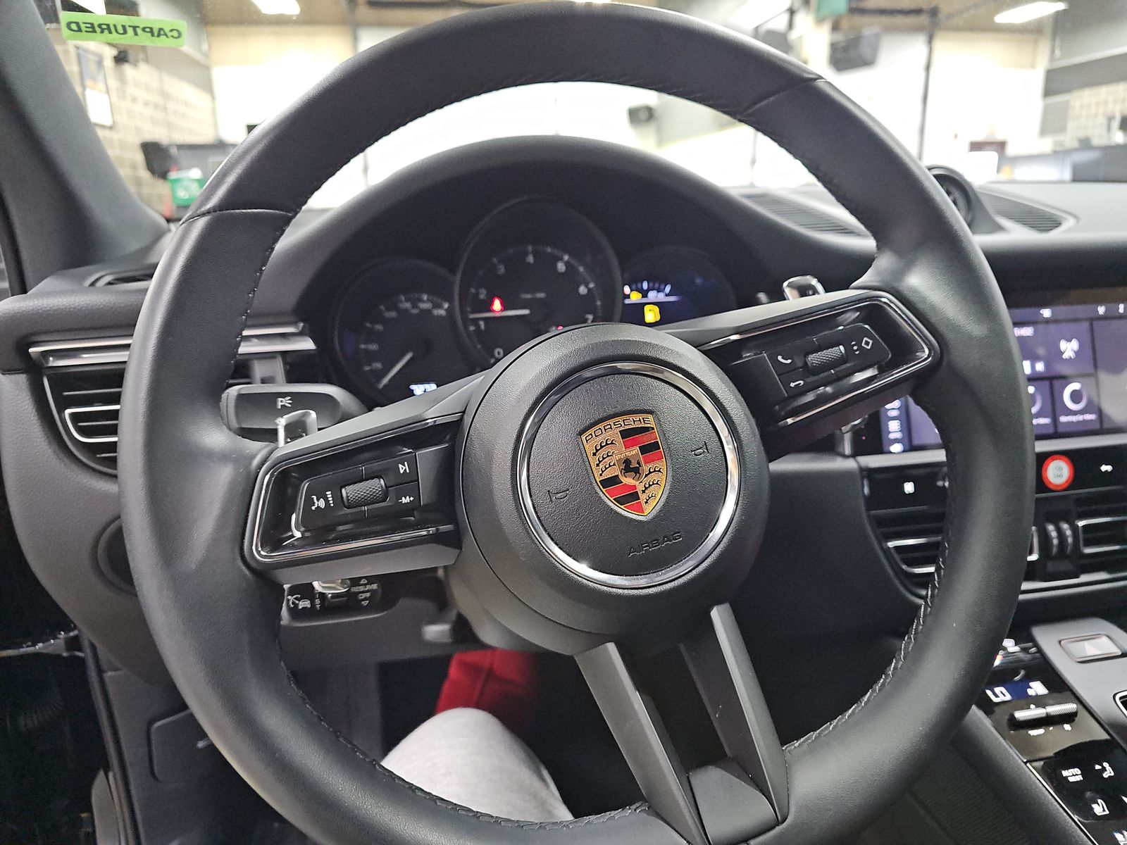 2025 Porsche Macan Base AWD
