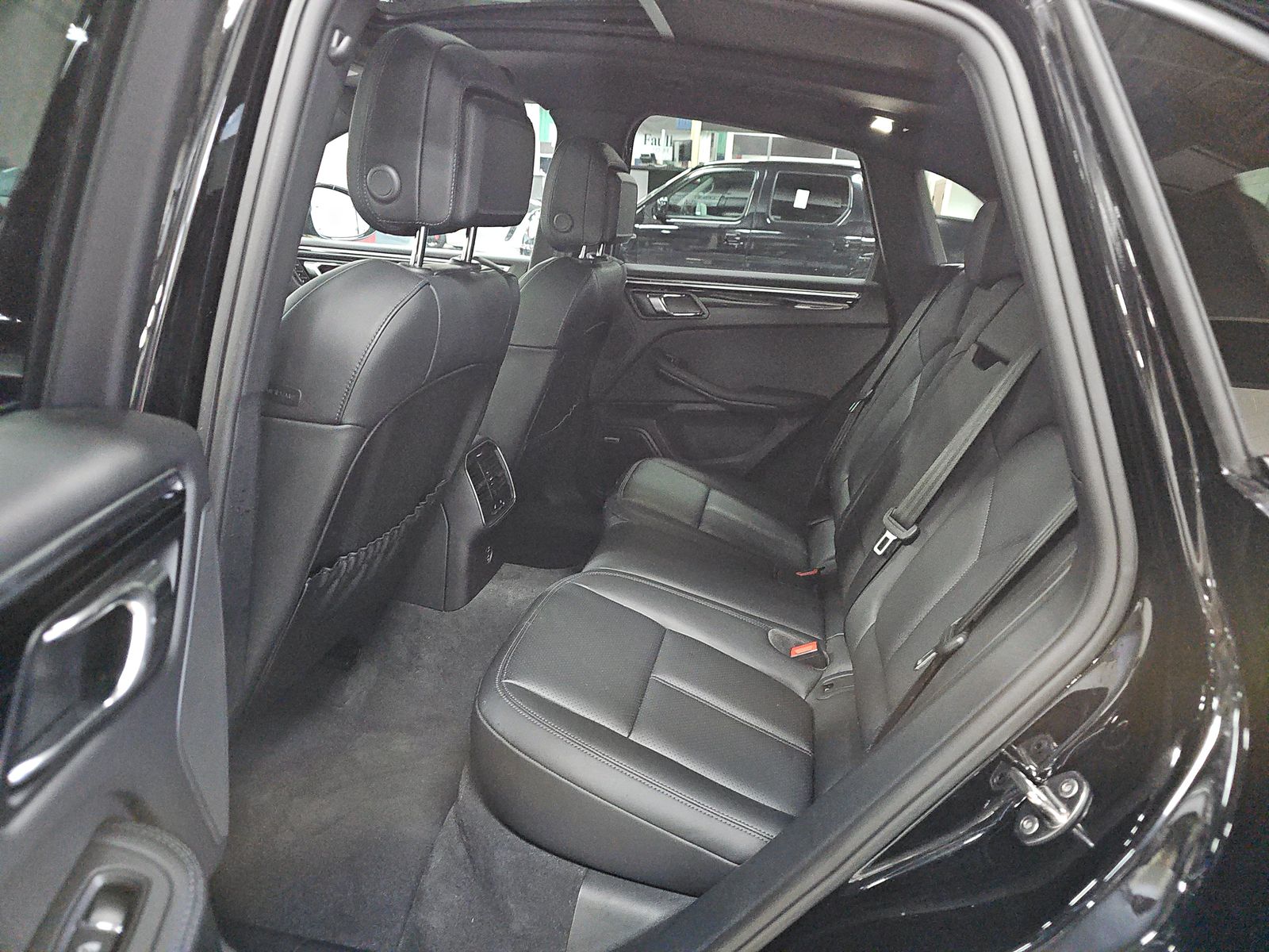 2025 Porsche Macan Base AWD