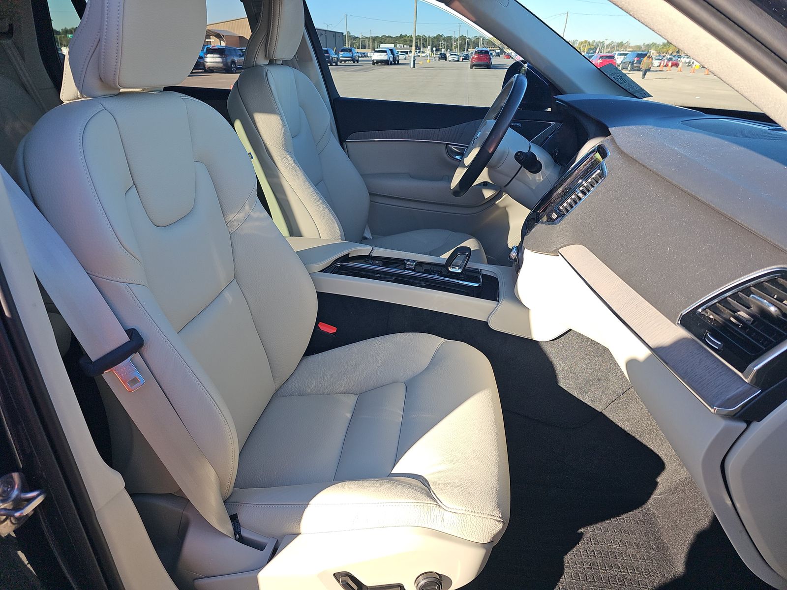 2025 Volvo XC90 B5 Plus AWD