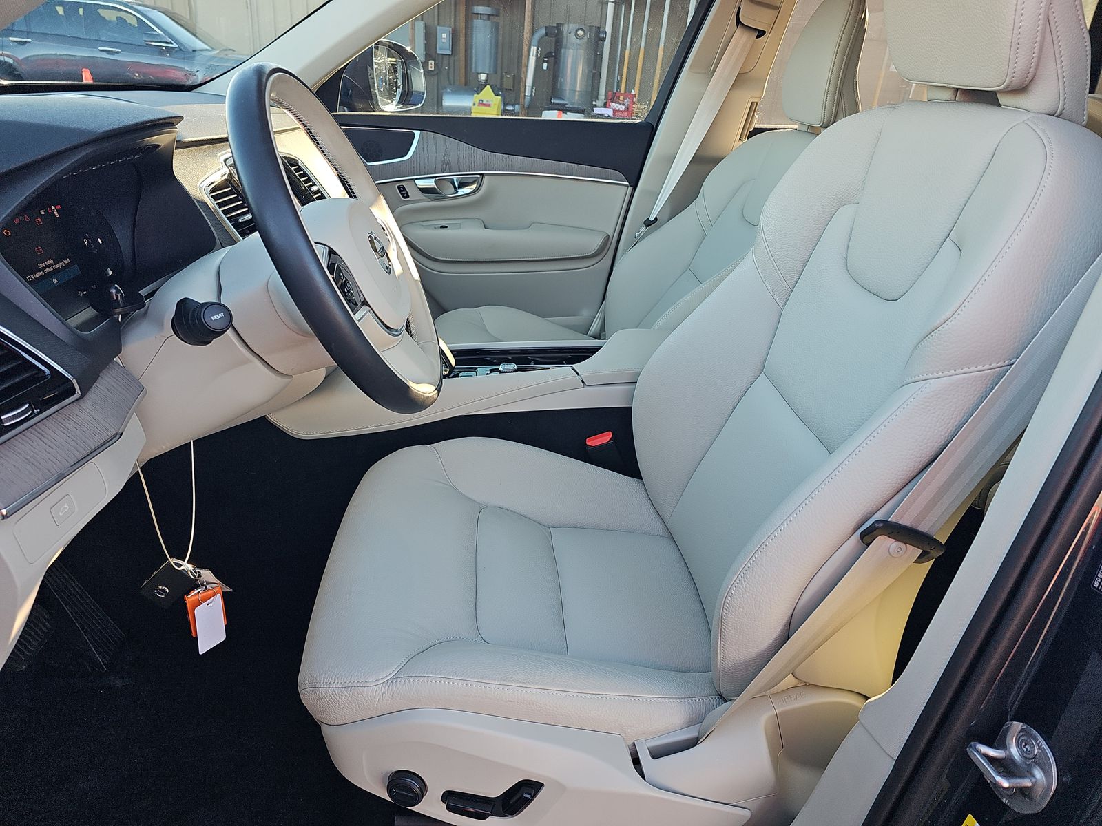 2025 Volvo XC90 B5 Plus AWD