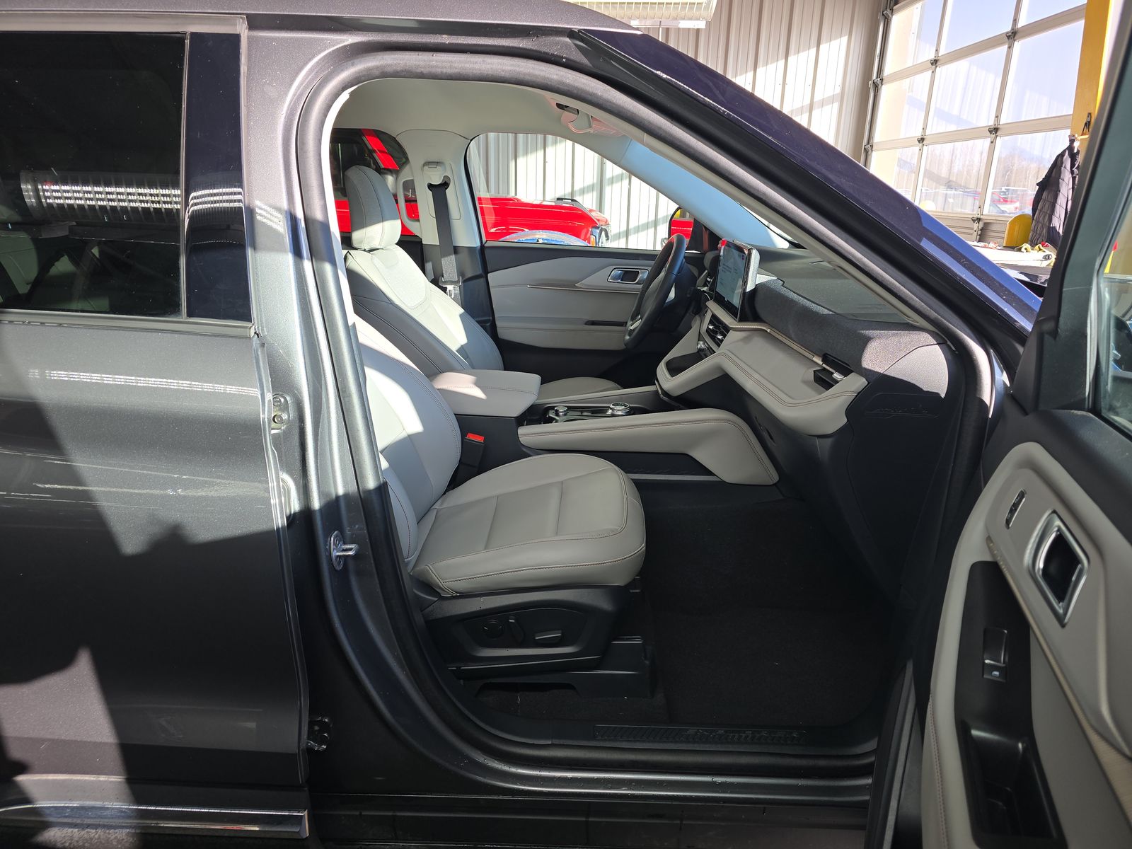 2025 Ford Explorer Active AWD