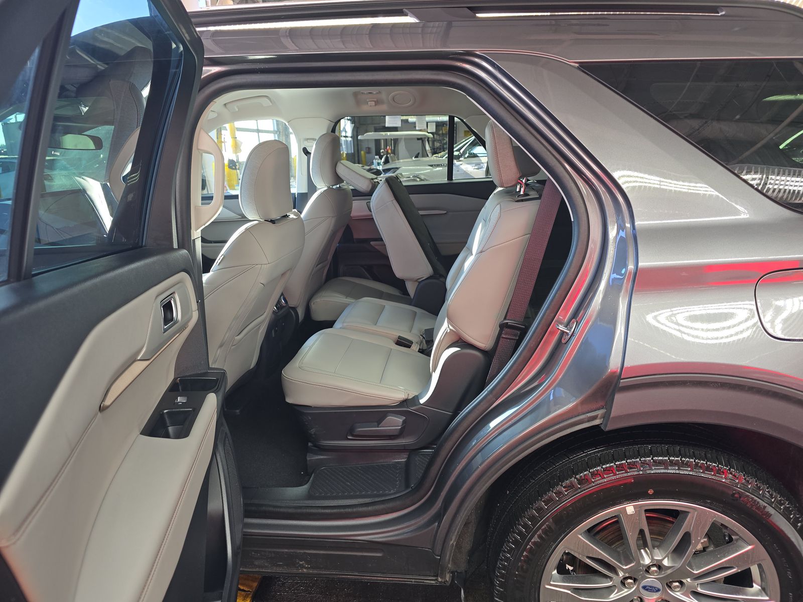 2025 Ford Explorer Active AWD