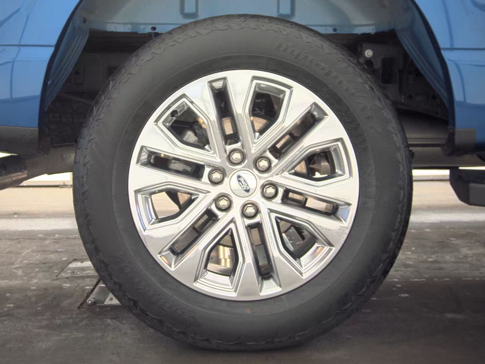 2025 Ford F-150 Lariat AWD