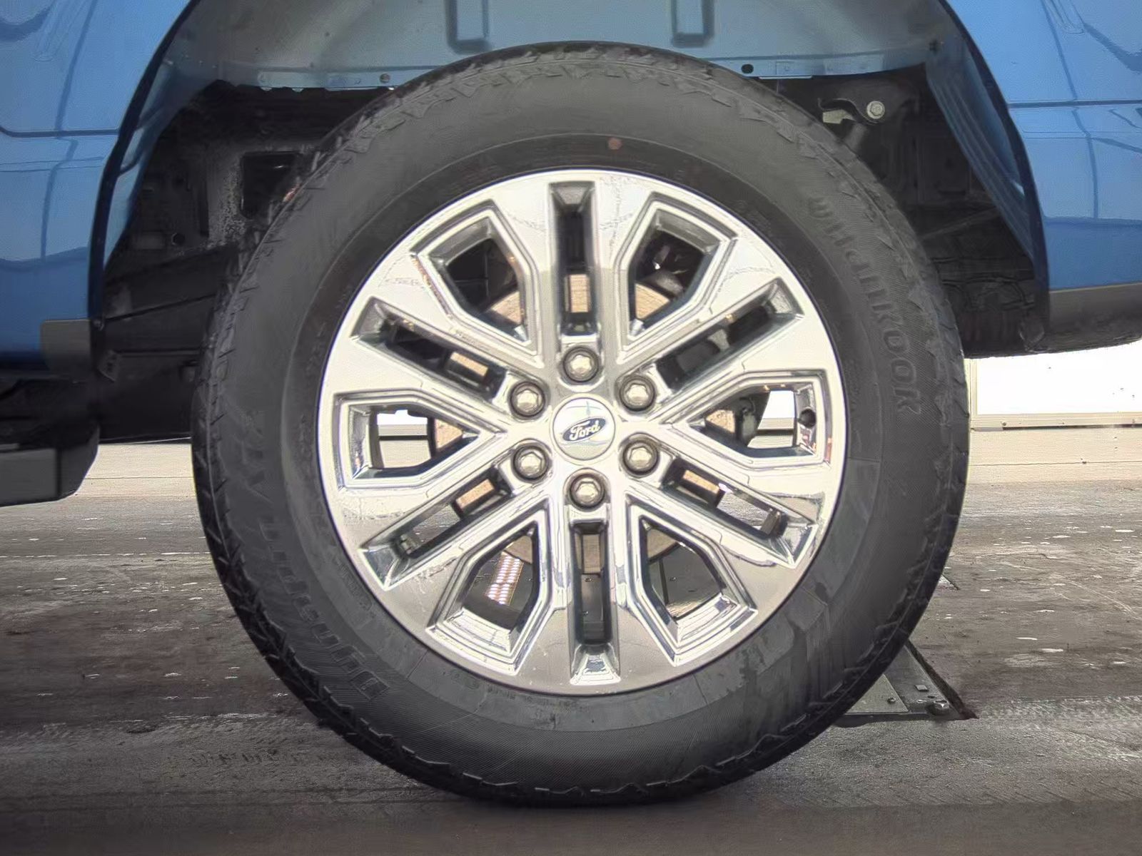 2025 Ford F-150 Lariat AWD