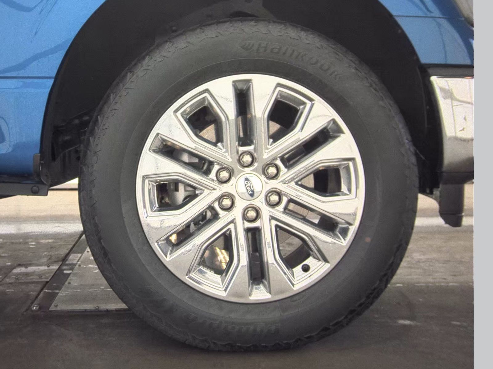 2025 Ford F-150 Lariat AWD