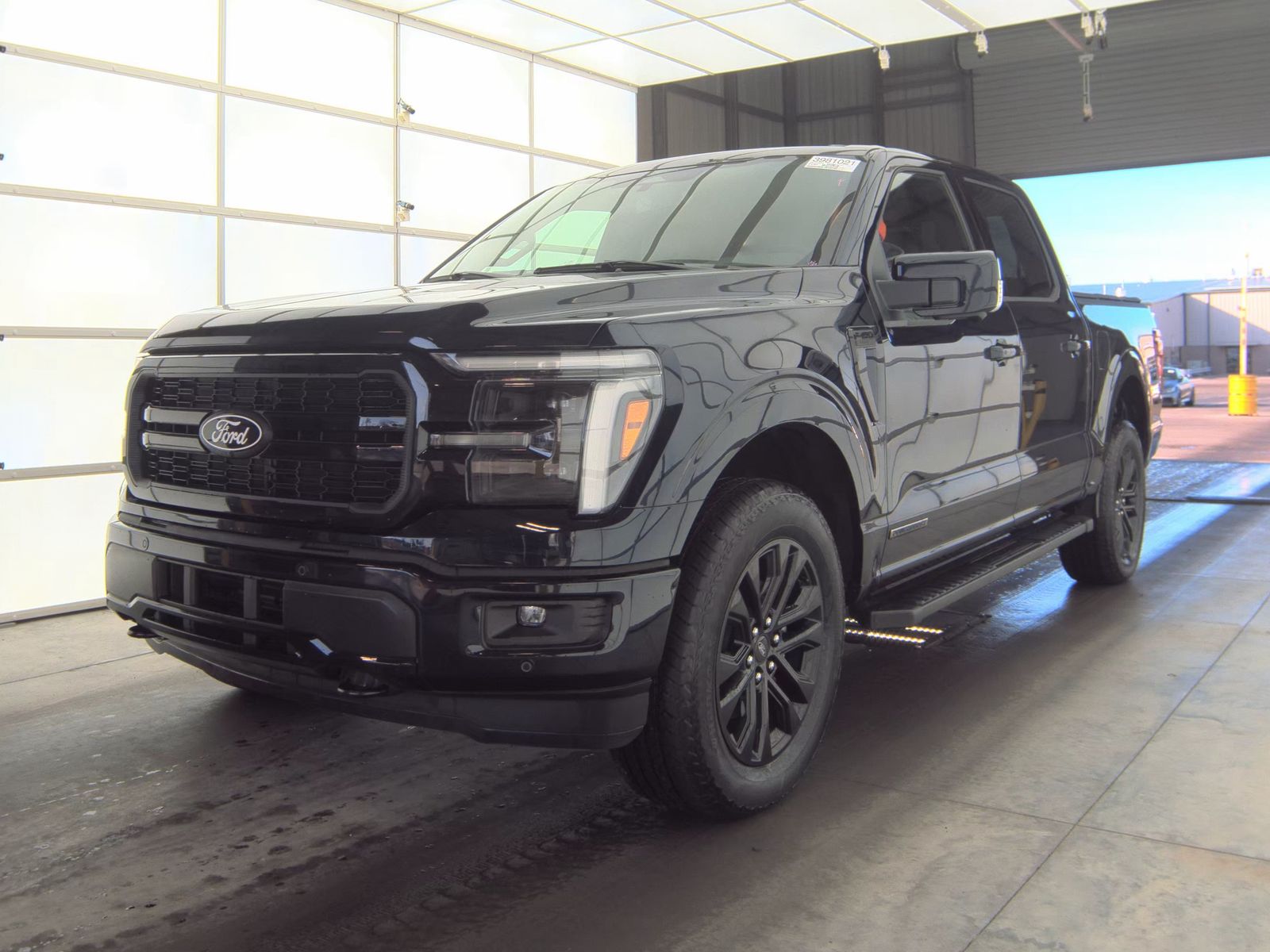 2025 Ford F-150 Hybrid Lariat AWD