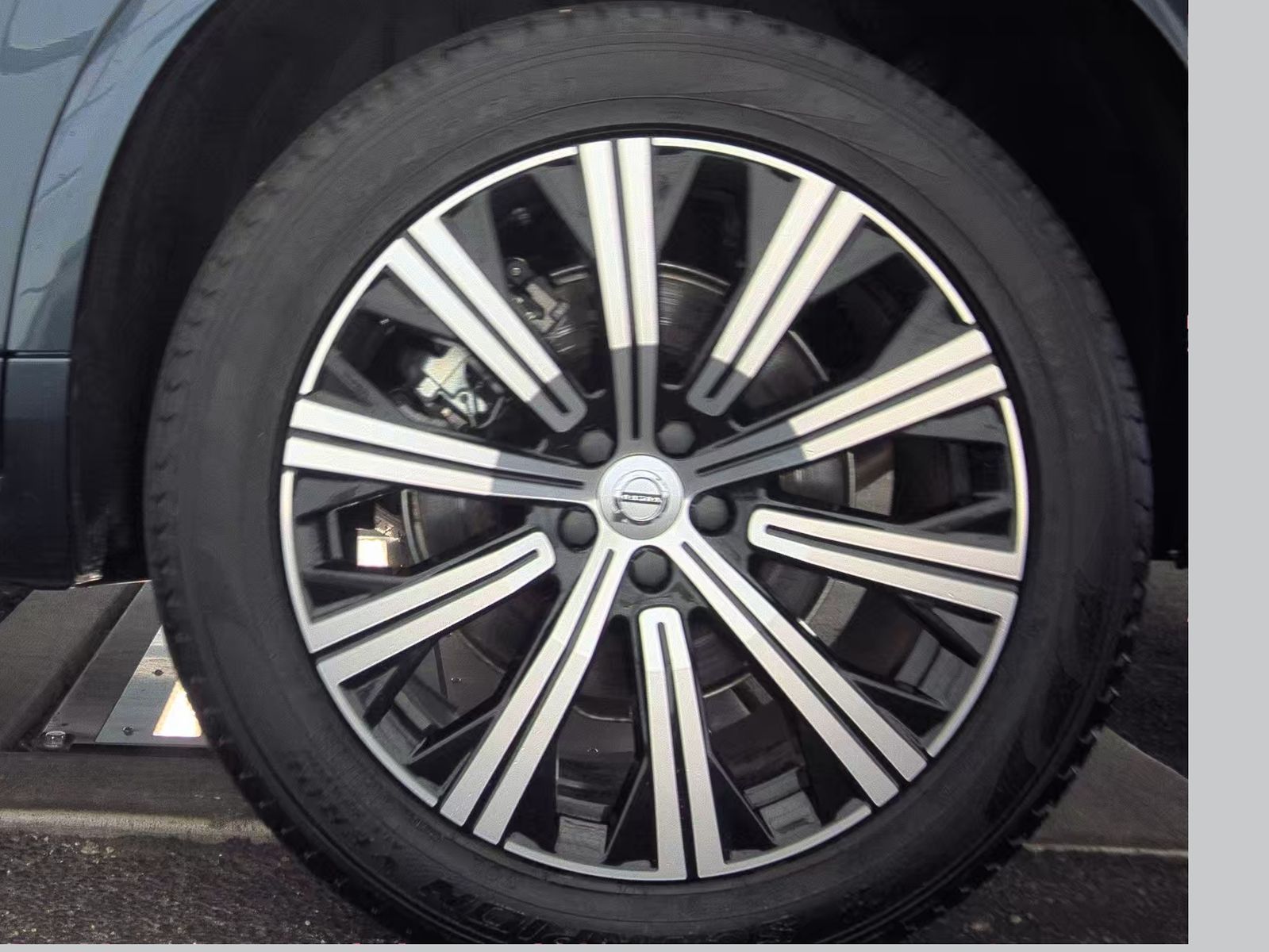 2025 Volvo XC90 B6 Plus AWD