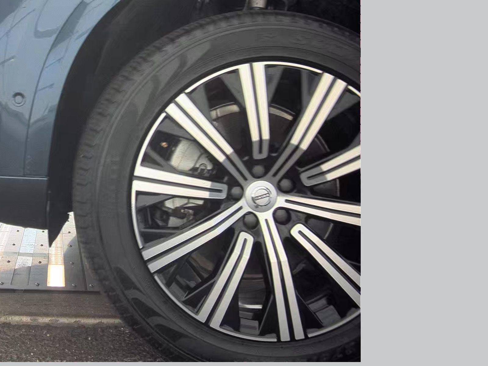 2025 Volvo XC90 B6 Plus AWD