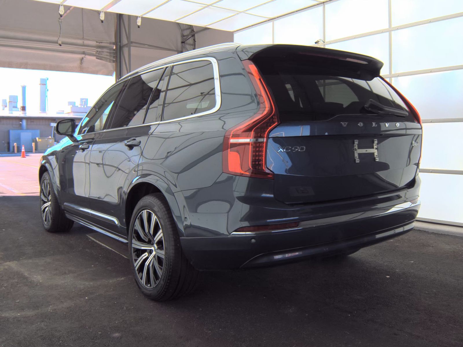 2025 Volvo XC90 B6 Plus AWD
