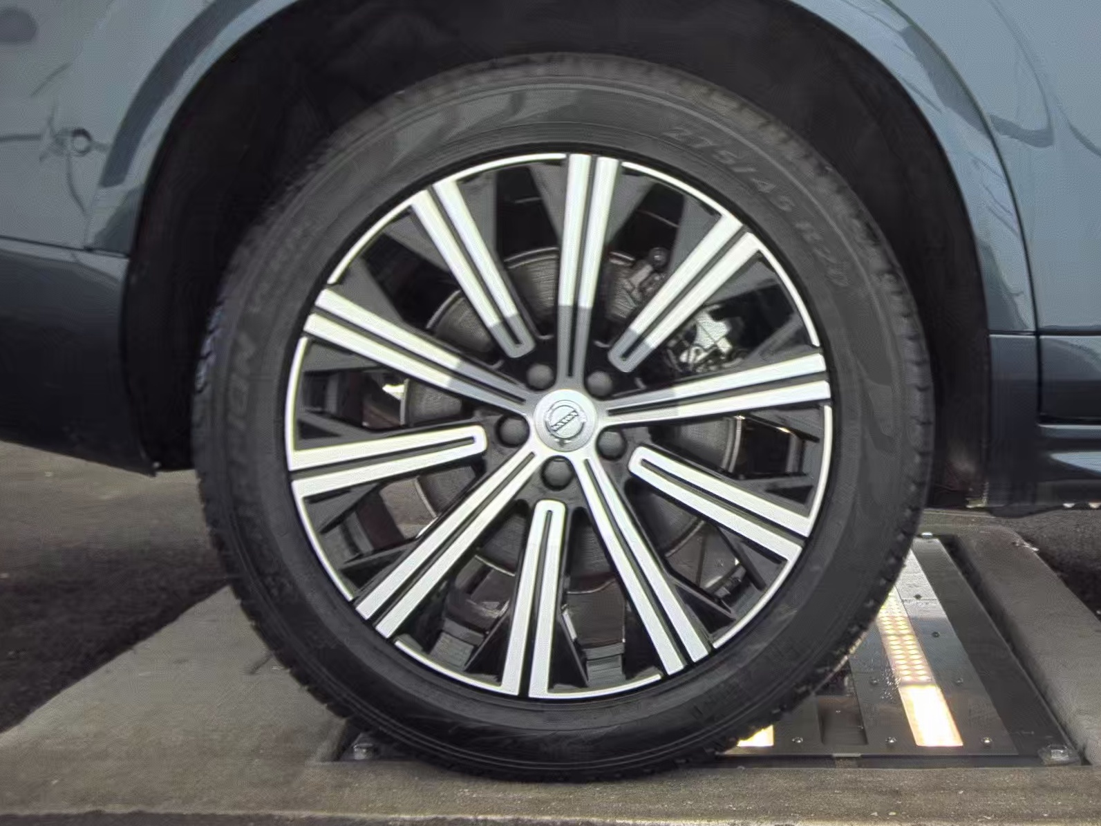 2025 Volvo XC90 B6 Plus AWD