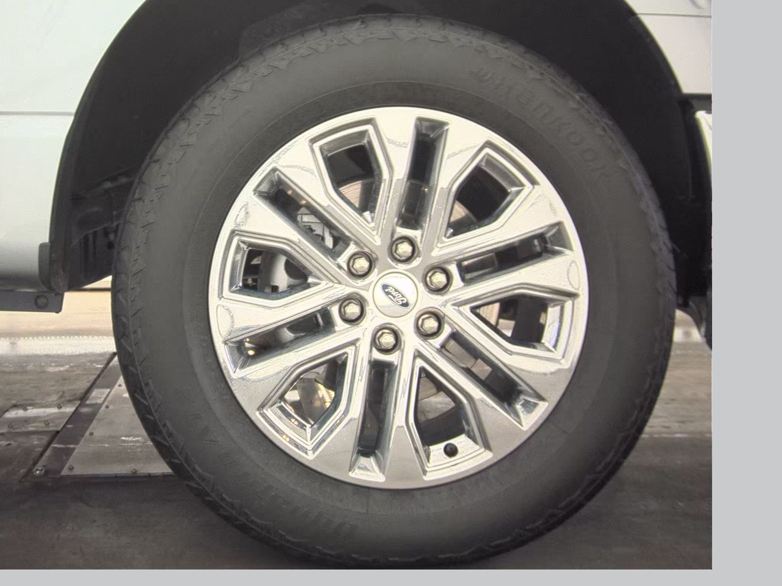 2025 Ford F-150 Lariat AWD