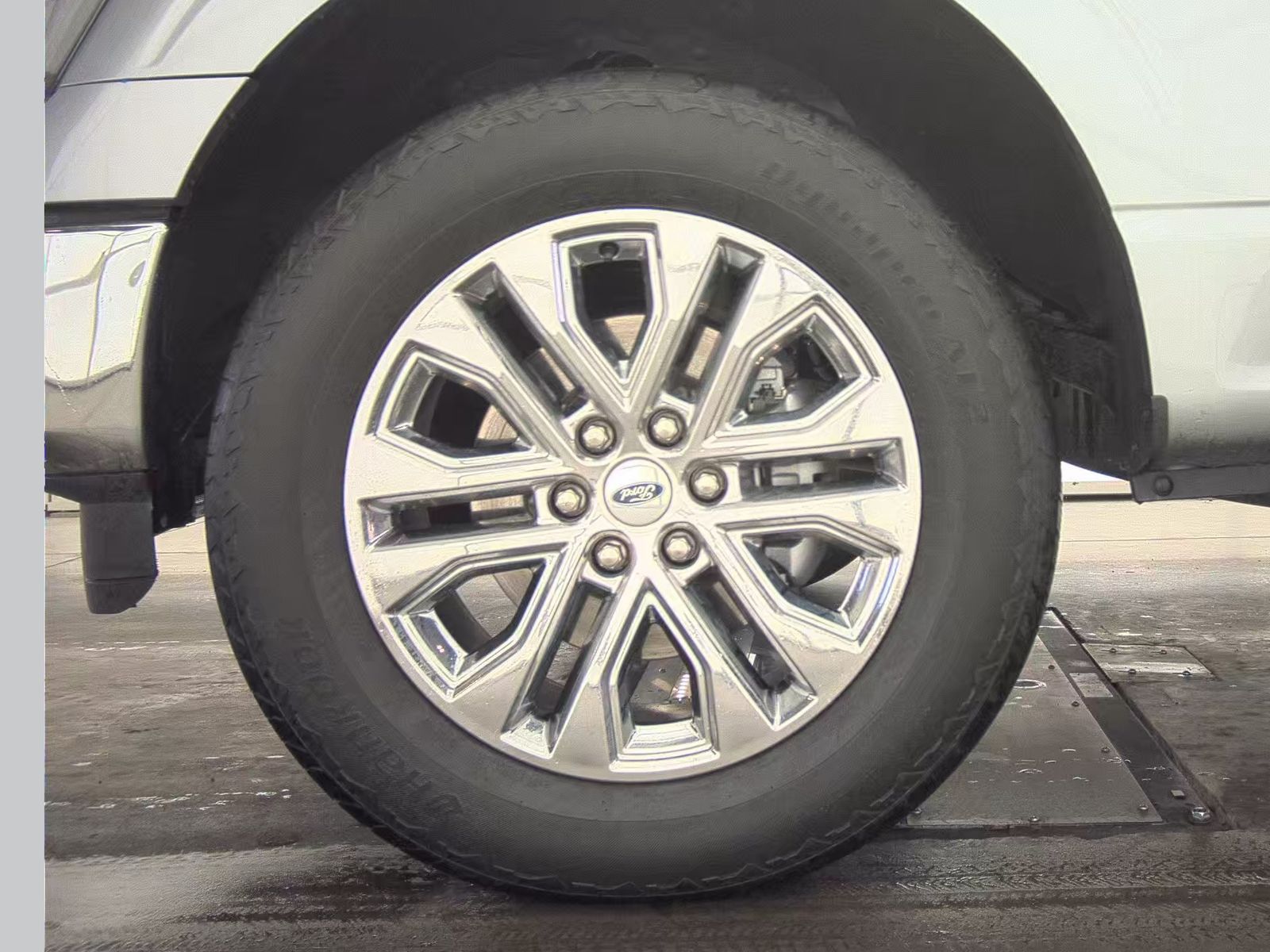 2025 Ford F-150 Lariat AWD