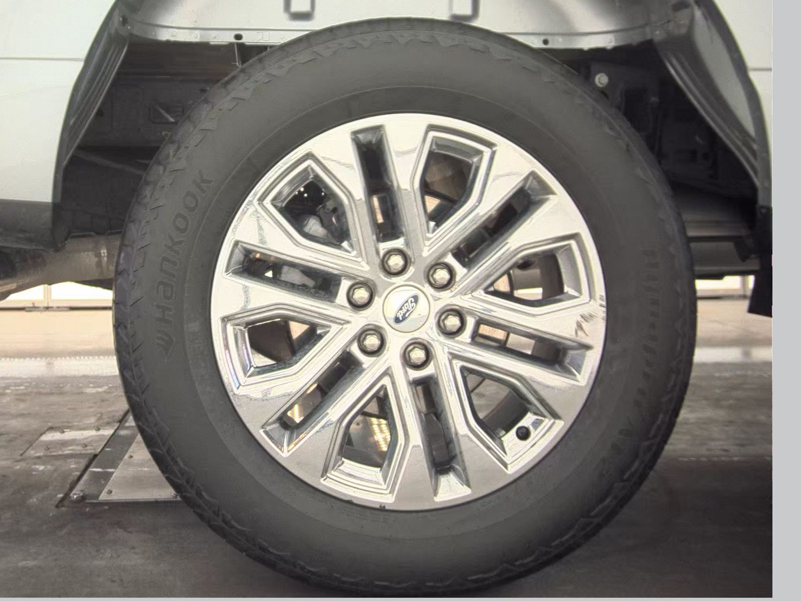 2025 Ford F-150 Lariat AWD