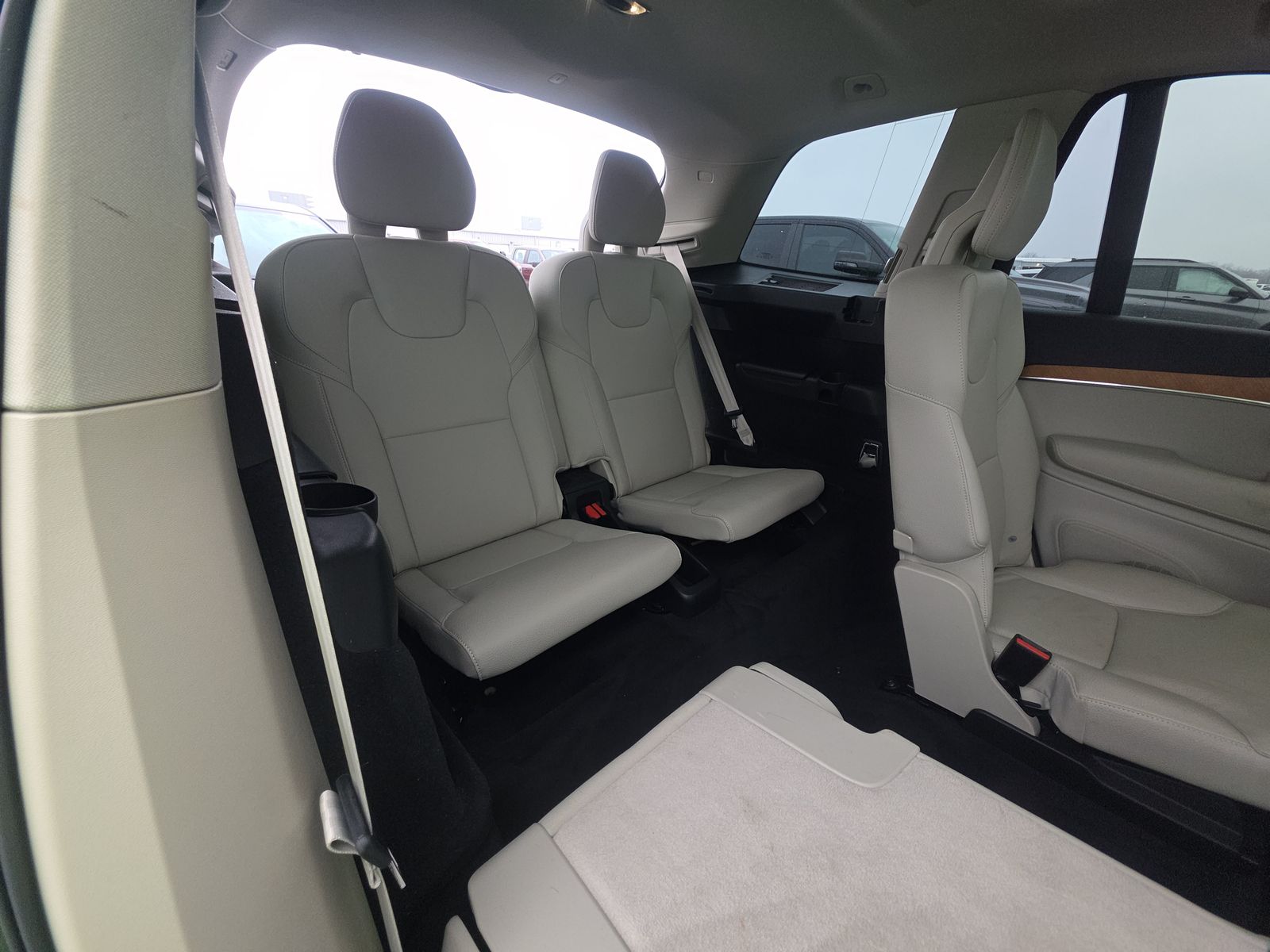 2022 Volvo XC90 T6 Momentum AWD