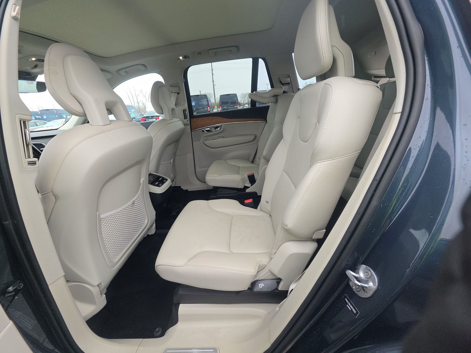 2022 Volvo XC90 T6 Momentum AWD