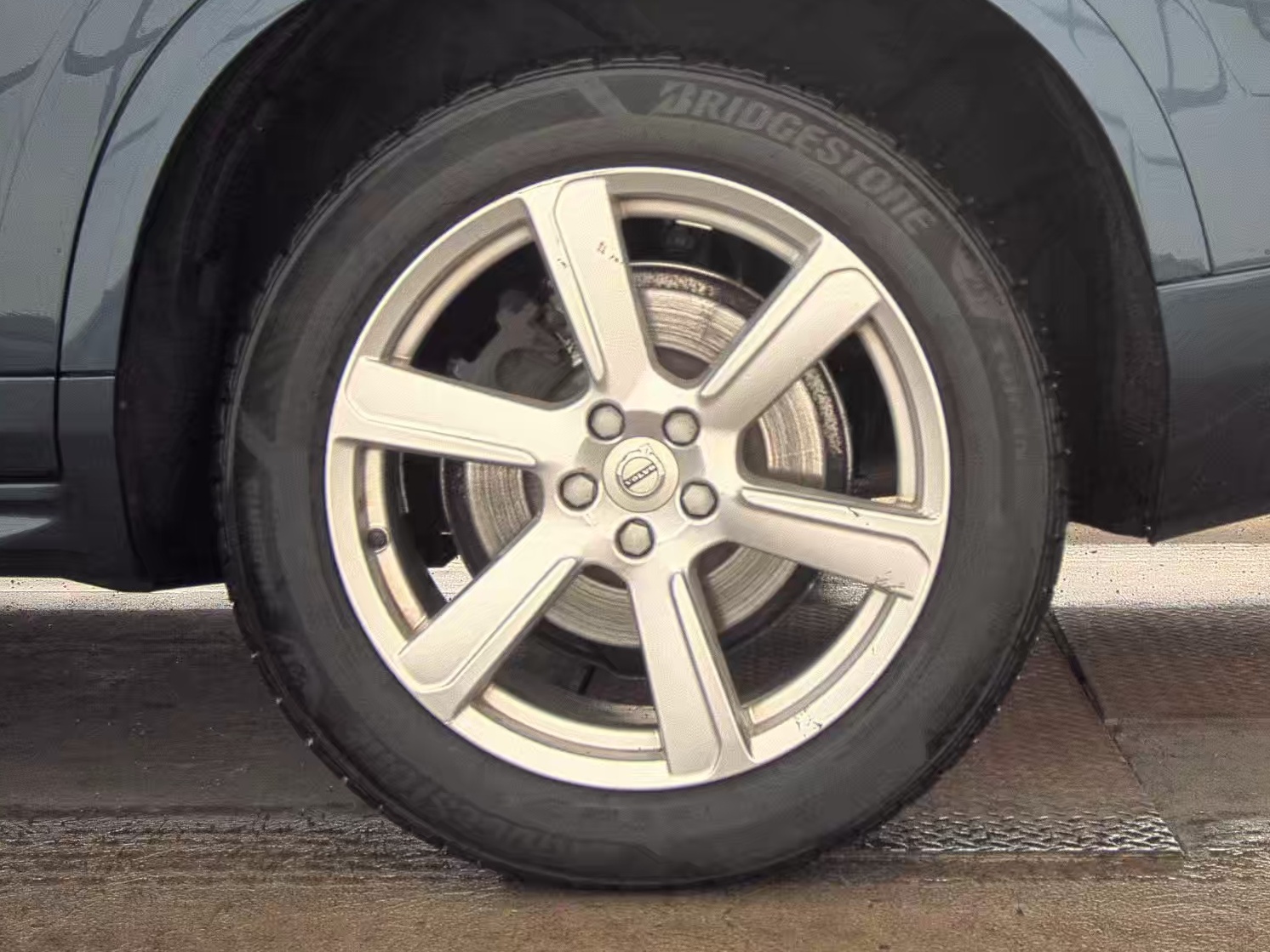 2022 Volvo XC90 T6 Momentum AWD