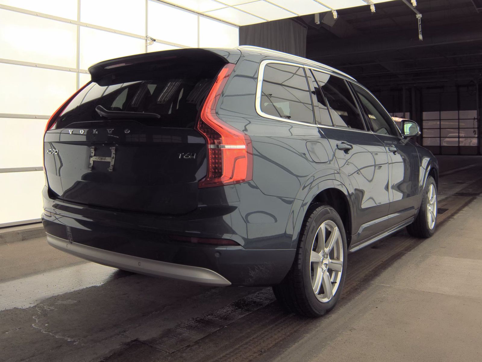 2022 Volvo XC90 T6 Momentum AWD