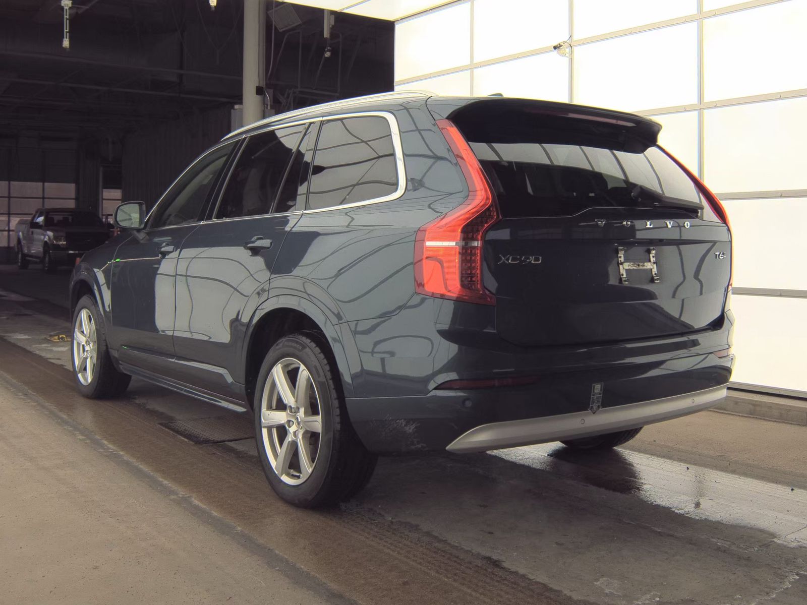 2022 Volvo XC90 T6 Momentum AWD