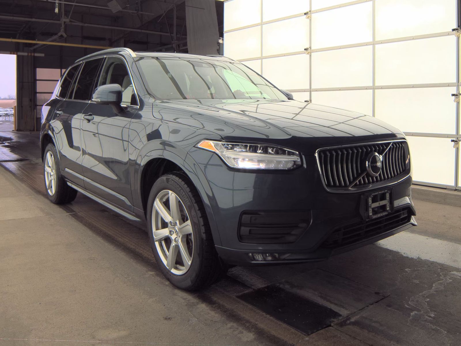 2022 Volvo XC90 T6 Momentum AWD