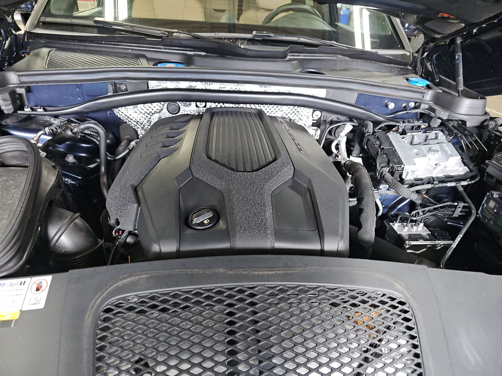 2023 Porsche Macan Base AWD