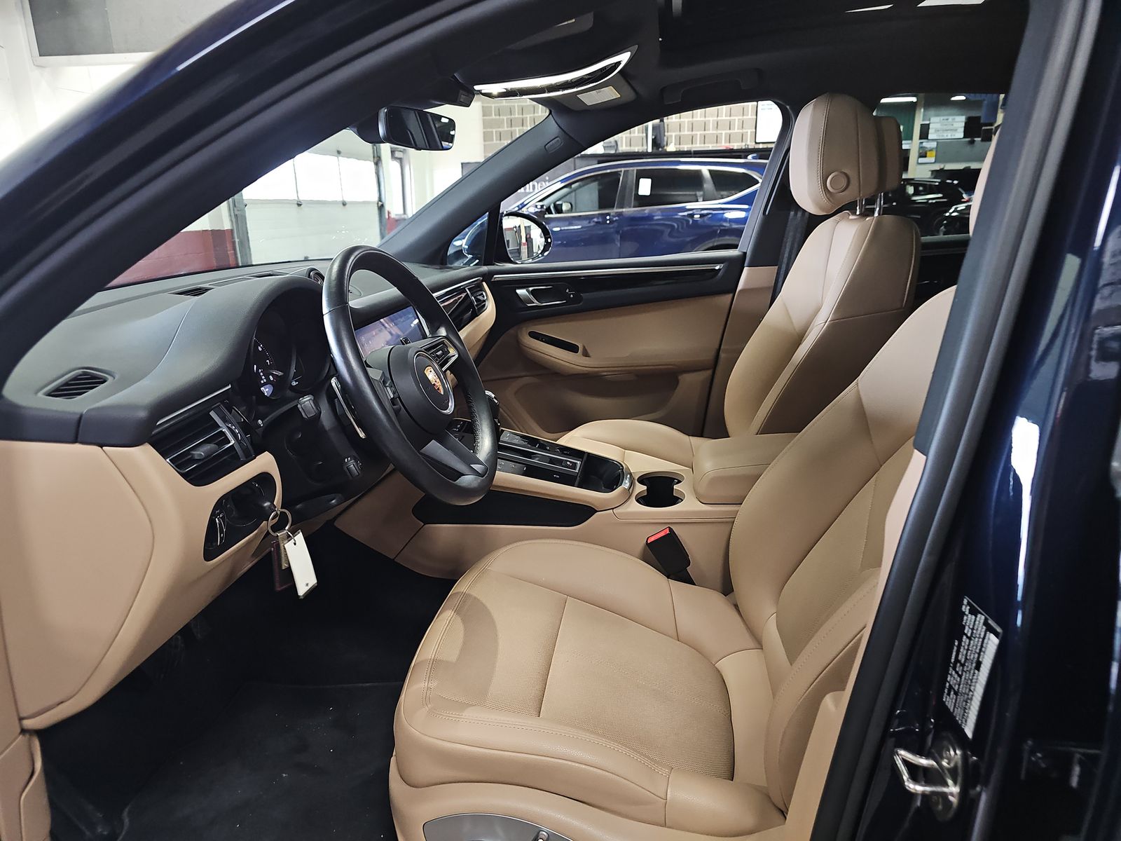 2023 Porsche Macan Base AWD