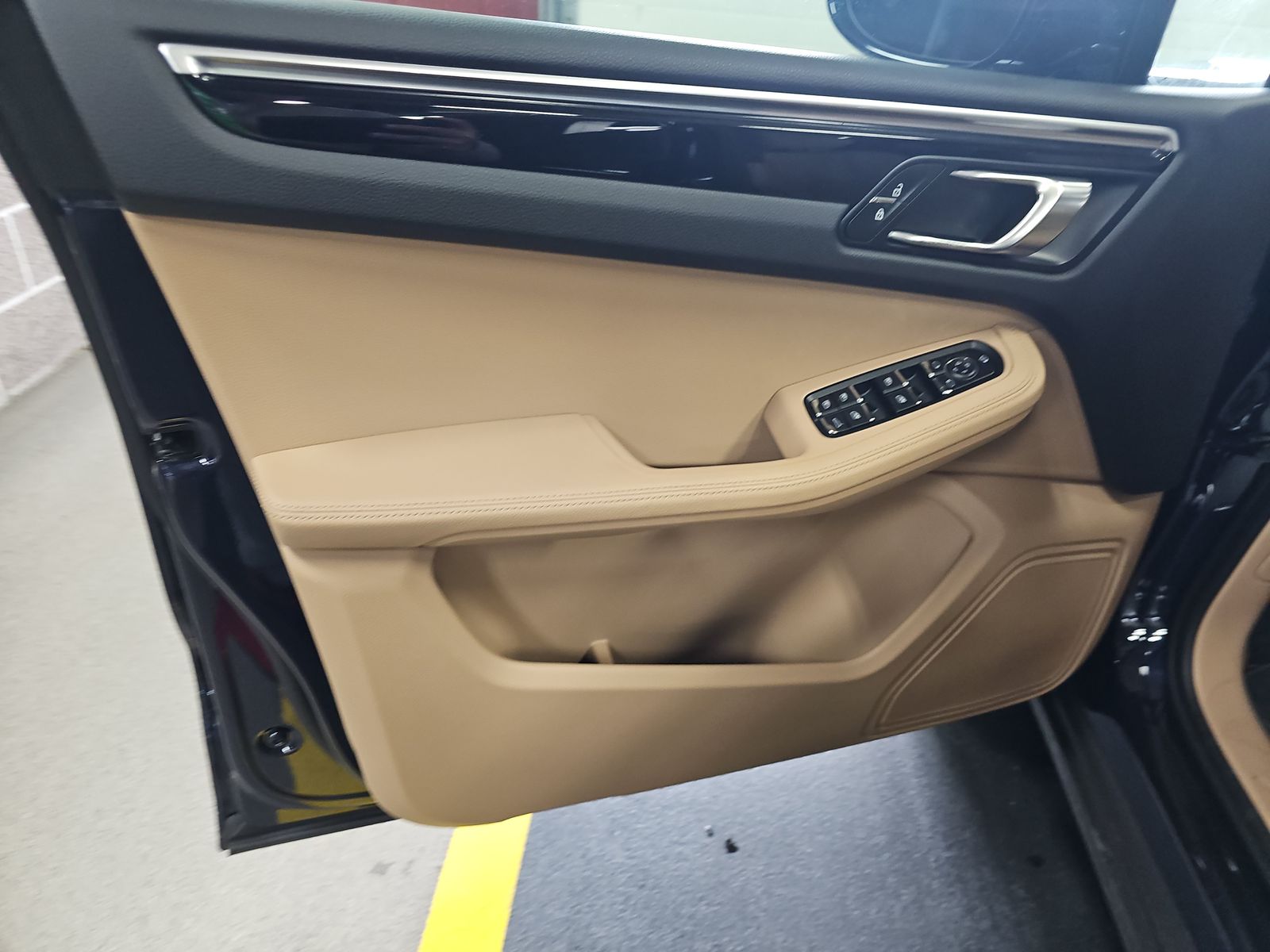 2023 Porsche Macan Base AWD