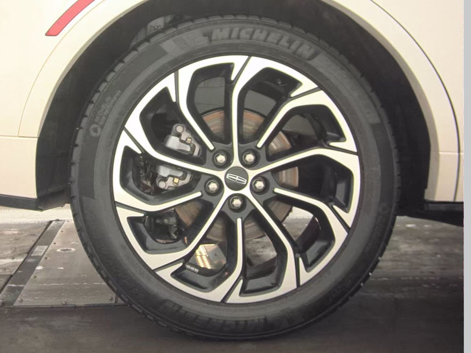 2025 Lincoln Nautilus Reserve AWD