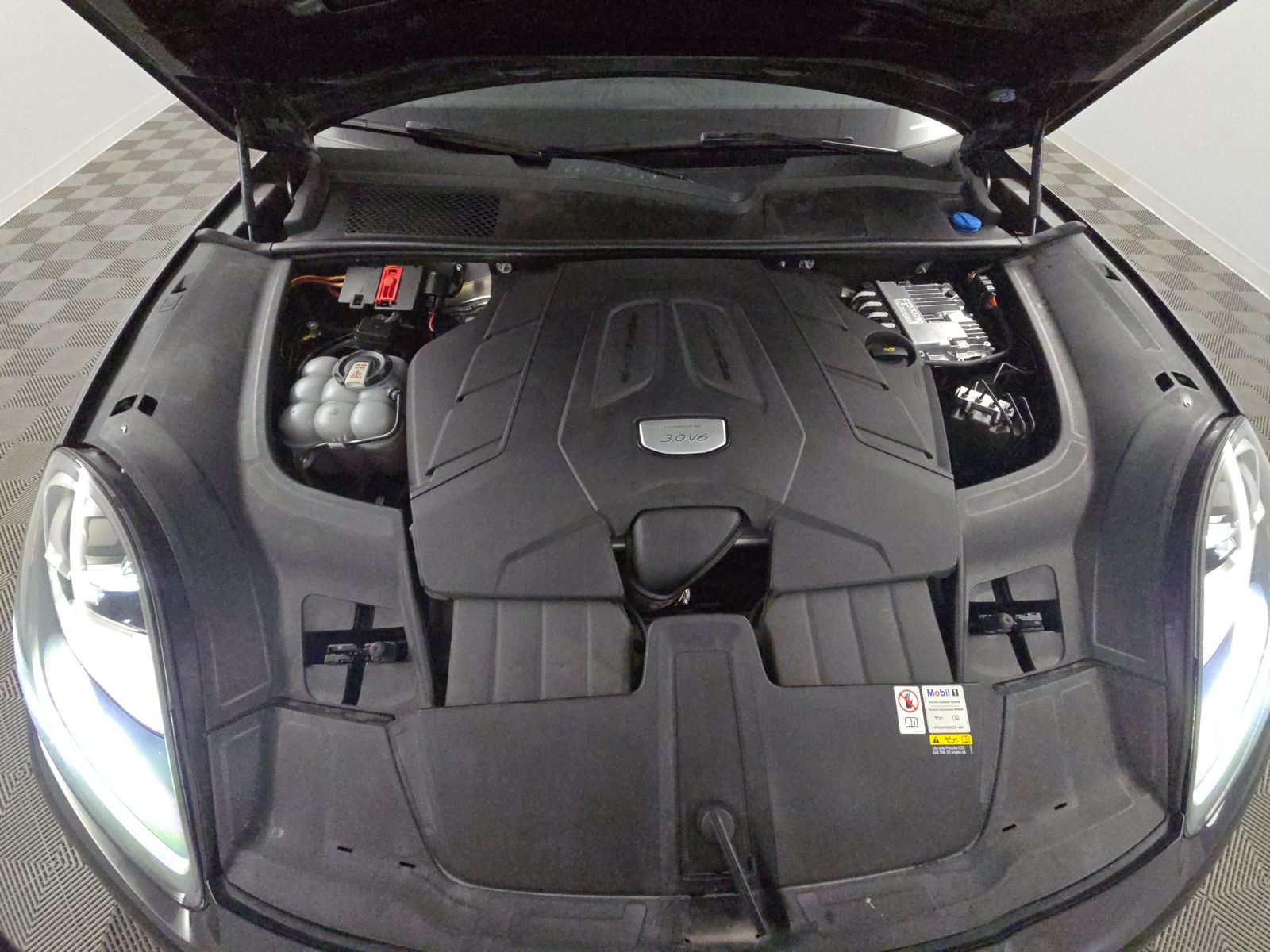 2023 Porsche Cayenne Platinum Edition AWD