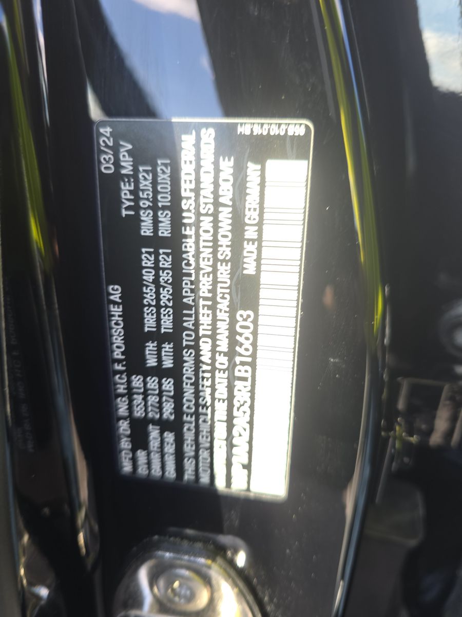 2024 Porsche Macan Base AWD