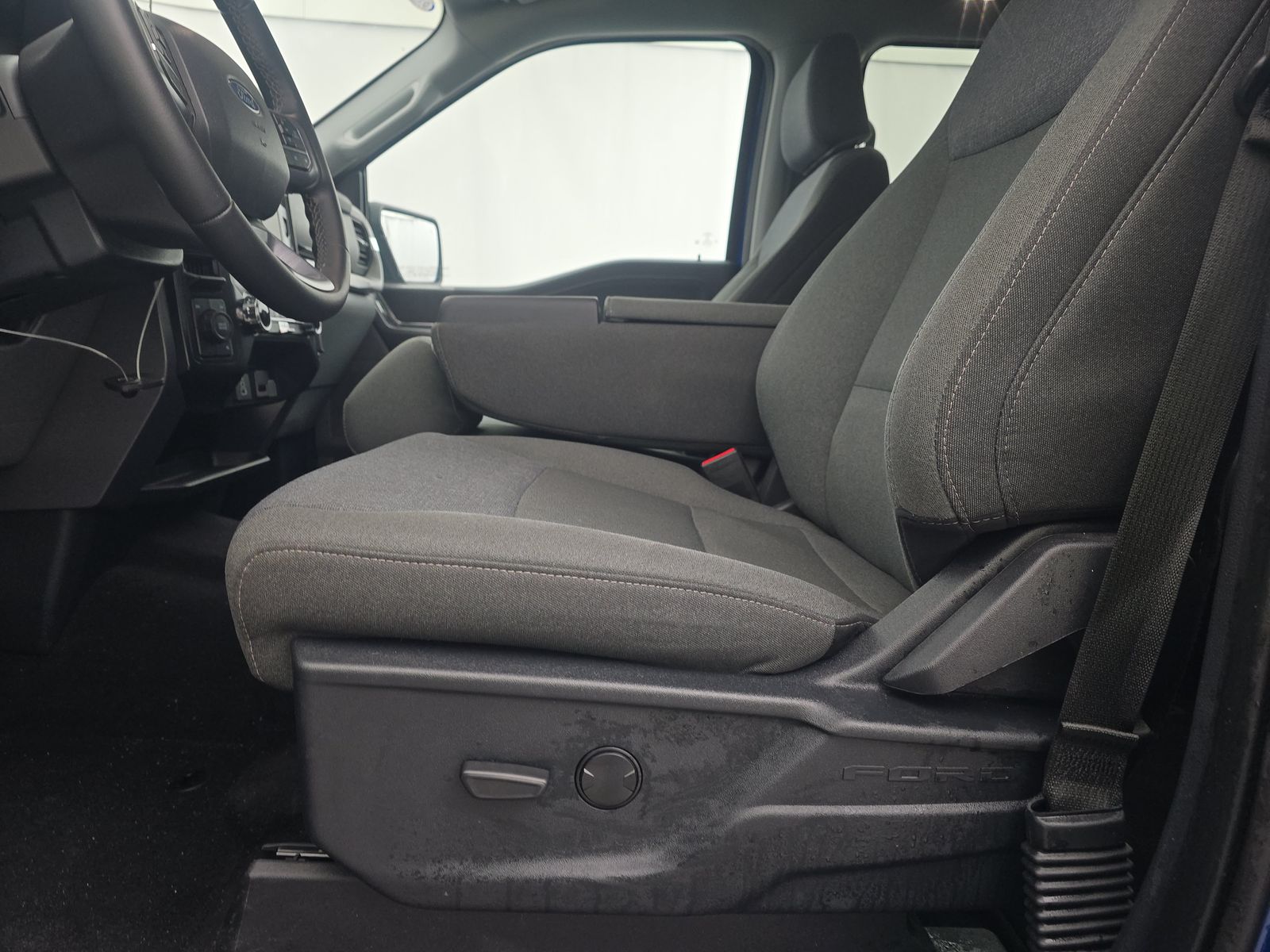 2025 Ford F-150 XLT AWD