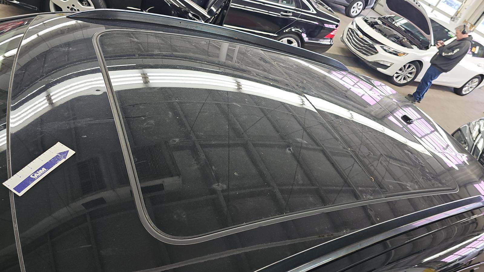 2022 Porsche Macan Base AWD