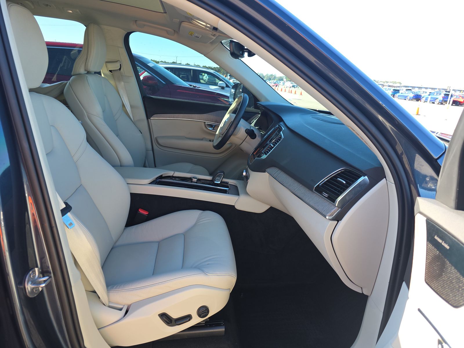 2024 Volvo XC90 B6 Plus AWD