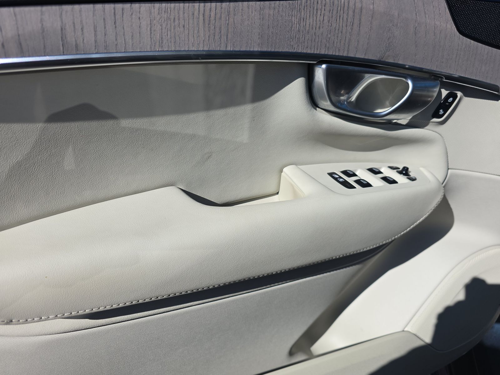 2024 Volvo XC90 B6 Plus AWD