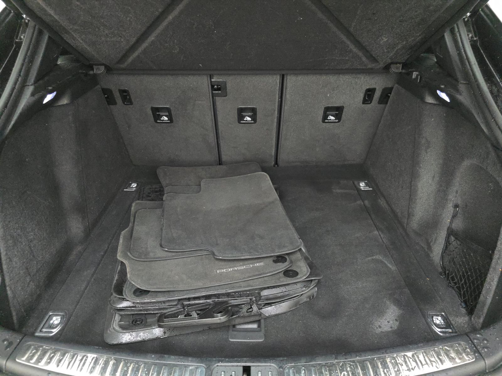 2022 Porsche Macan Base AWD