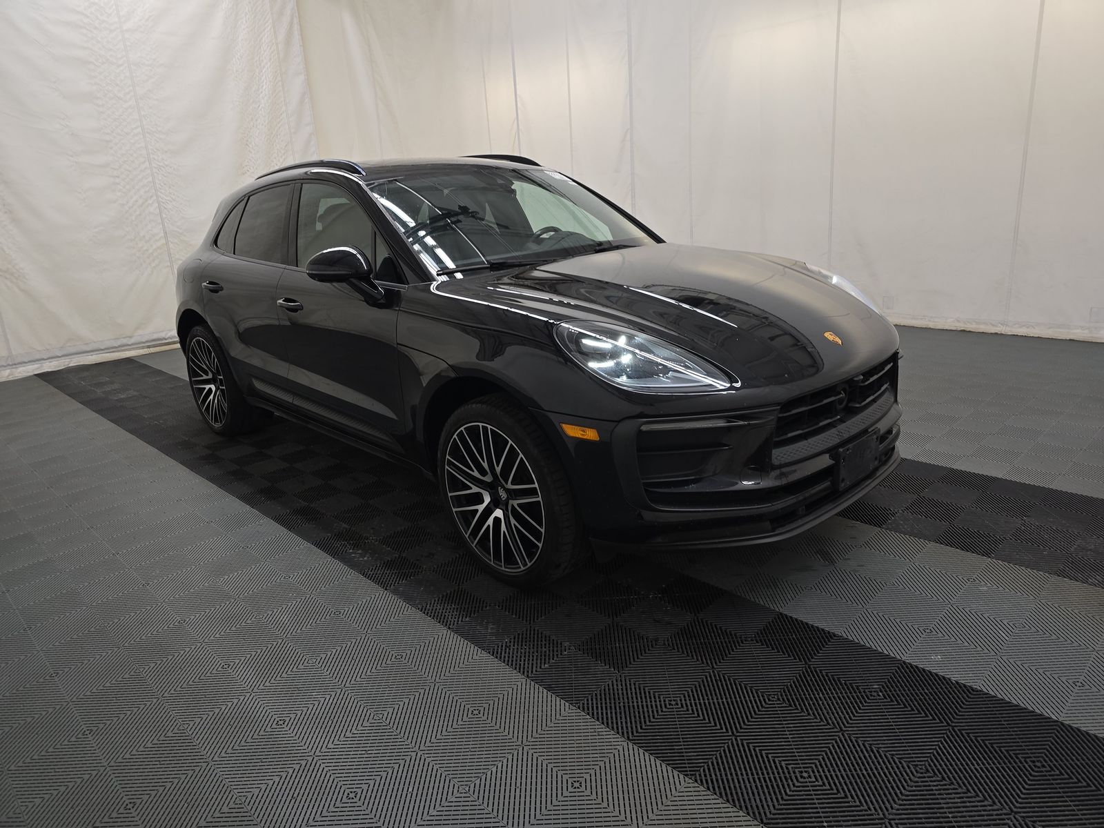 2022 Porsche Macan Base AWD