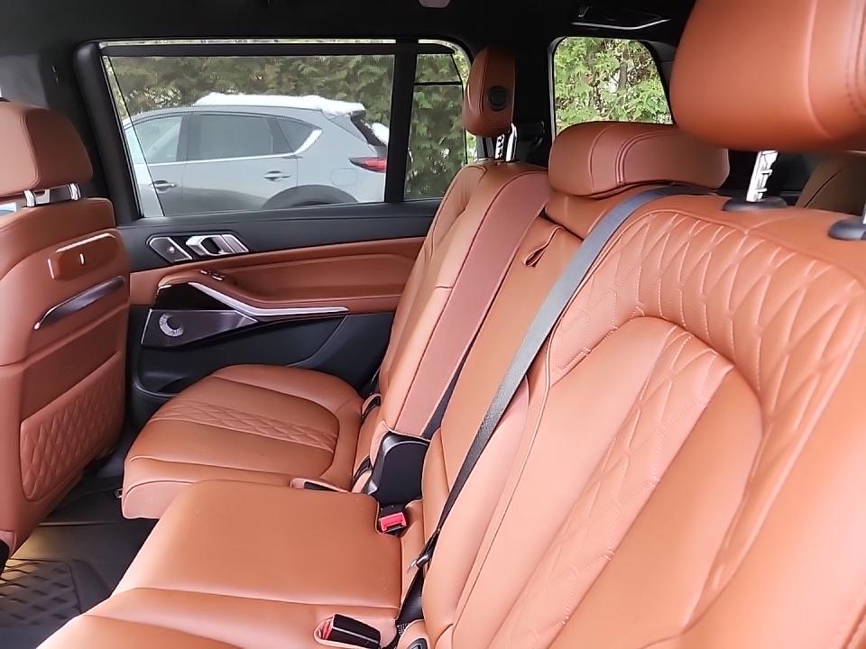 2023 BMW X7 M60i AWD