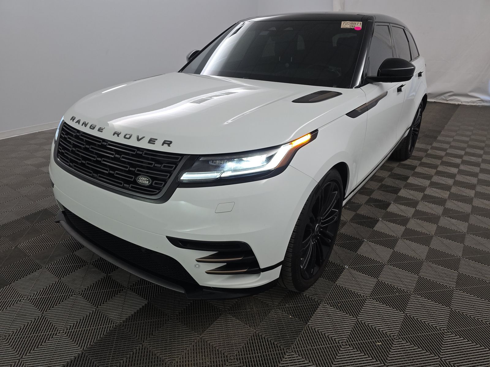 2024 Land Rover Range Rover Velar Dynamic SE