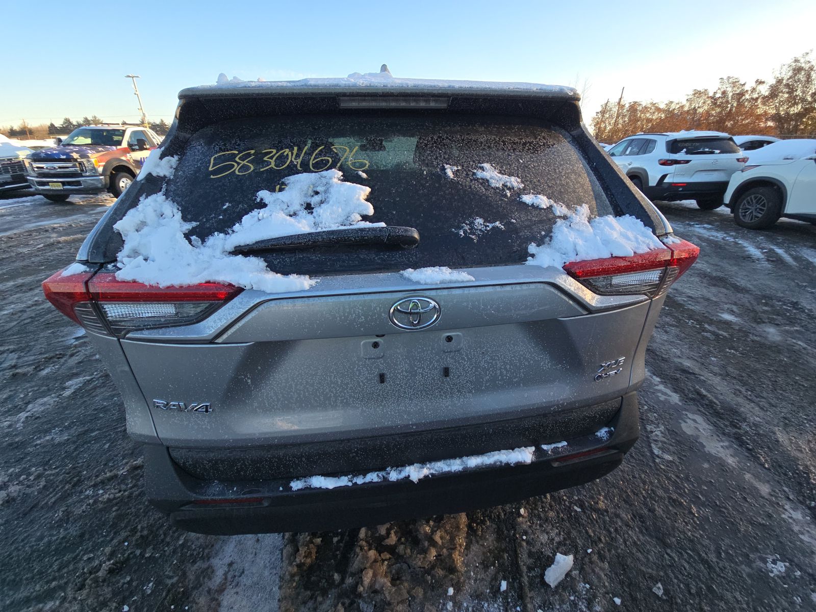 2025 Toyota RAV4 Hybrid XLE AWD 10744 miles - купити Авто з сша